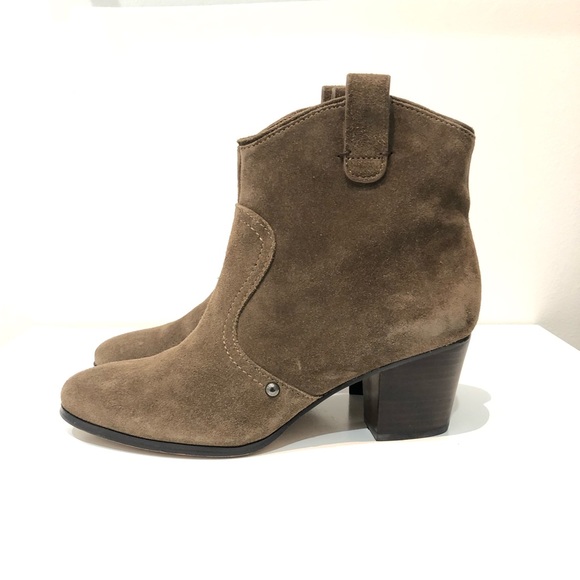Coach: Women’s Suede Heeled Bootie with Pull Tabs: Size: 7 - Picture 5 of 8